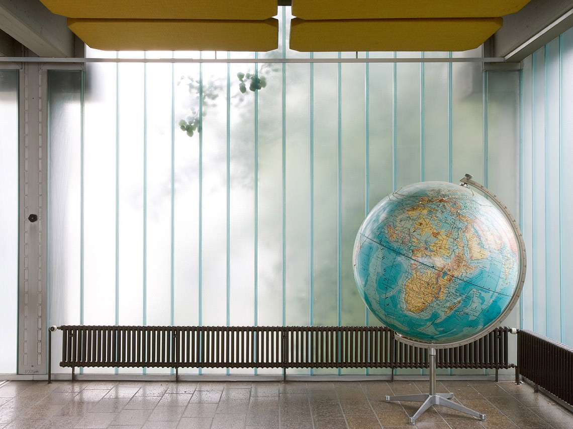 ZF, reception hall, globe with zeppelin air corridors