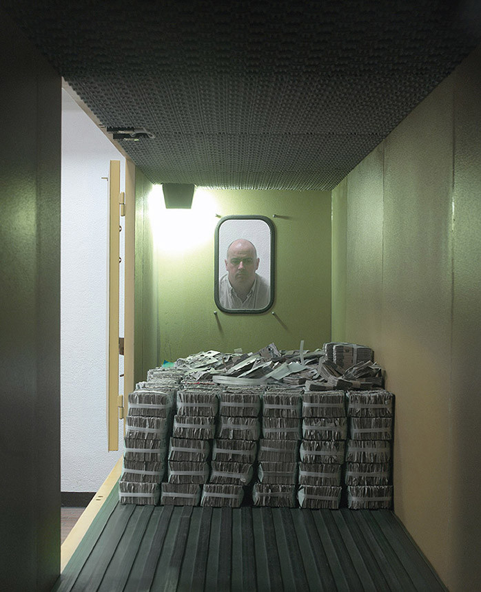 November 2001: Watching the end of the Irish Pound at the Central Bank of Ireland currency centre in Dublin.